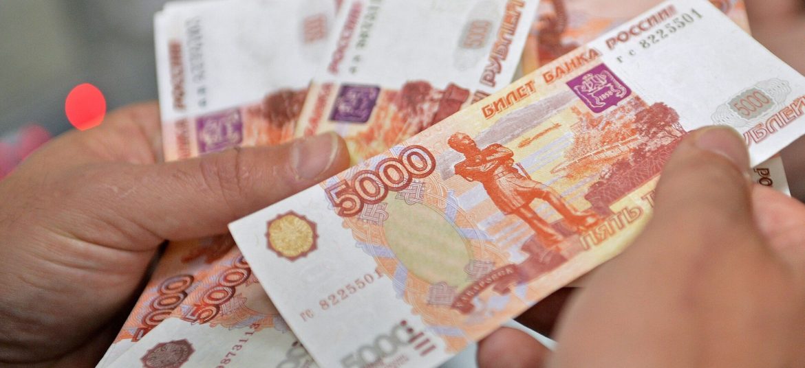 Российский рубль достиг максимума, но белорусские банки он не интересует