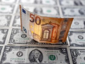 Евро слабеет: выгодно ли его покупать?