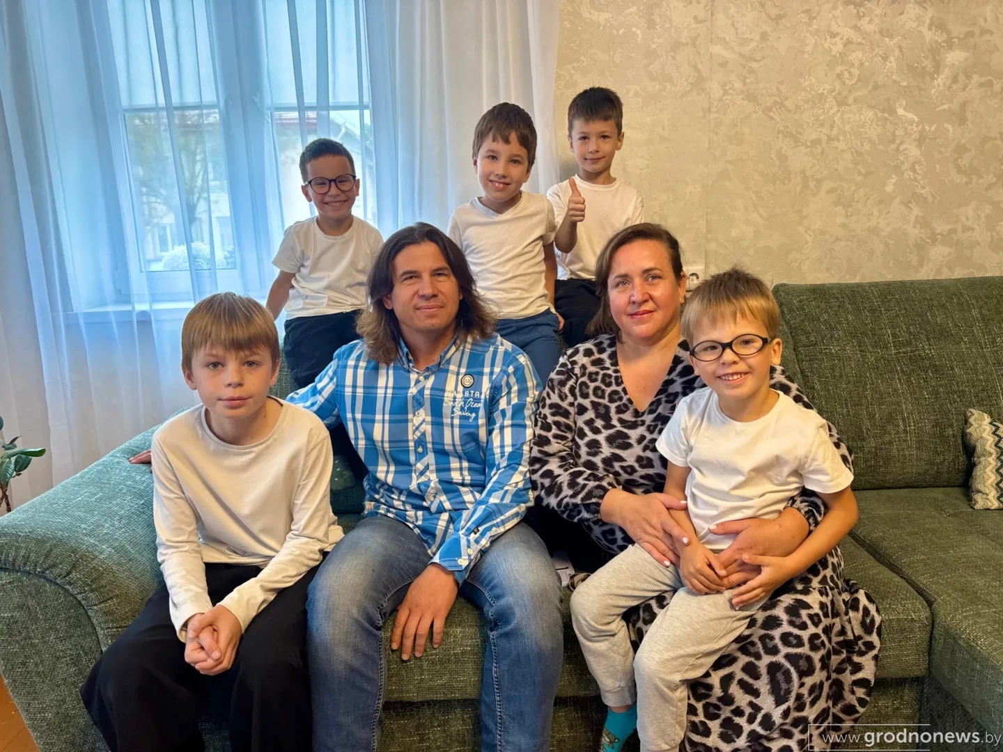Приемные дети Кузьминых учатся жить одной семьёй
